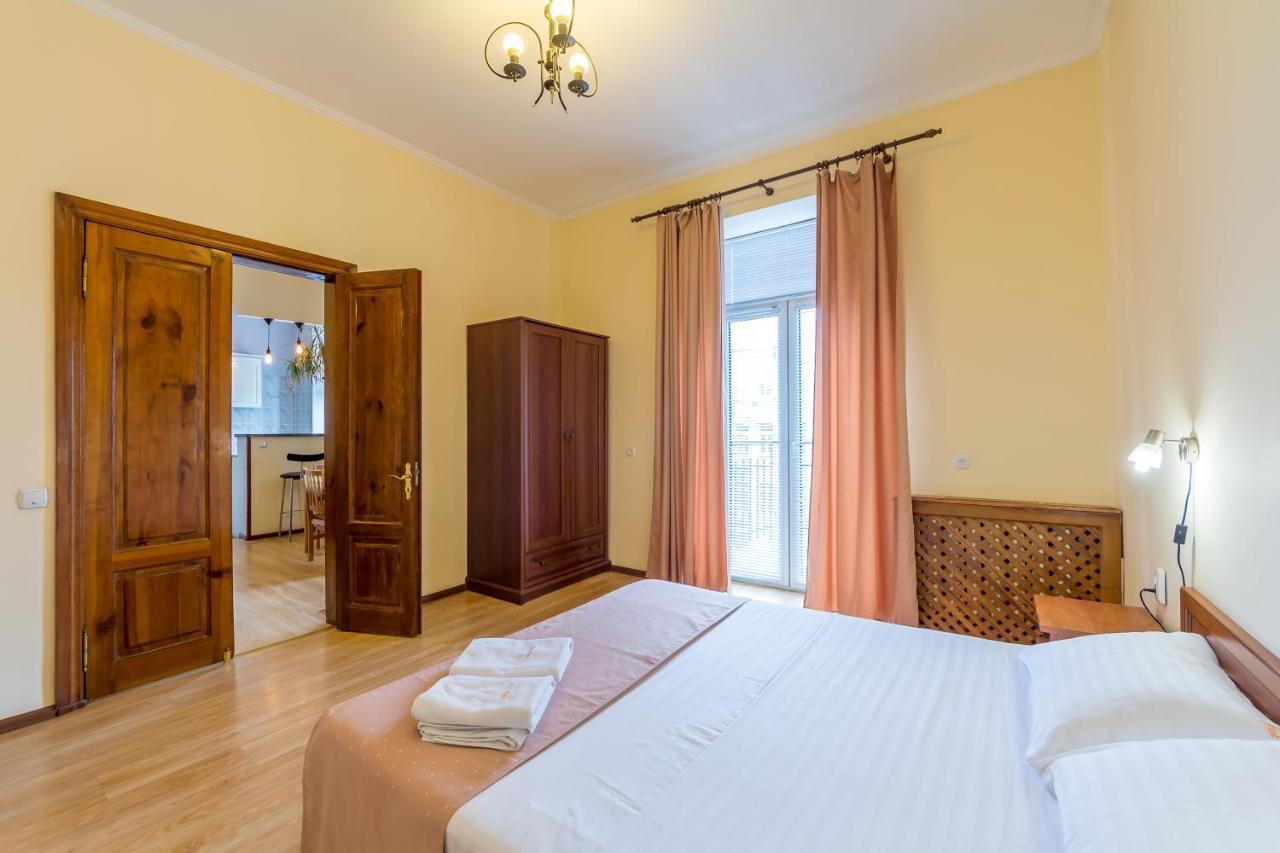 Apartments In The Center On Shota Rustaveli 키예프 외부 사진