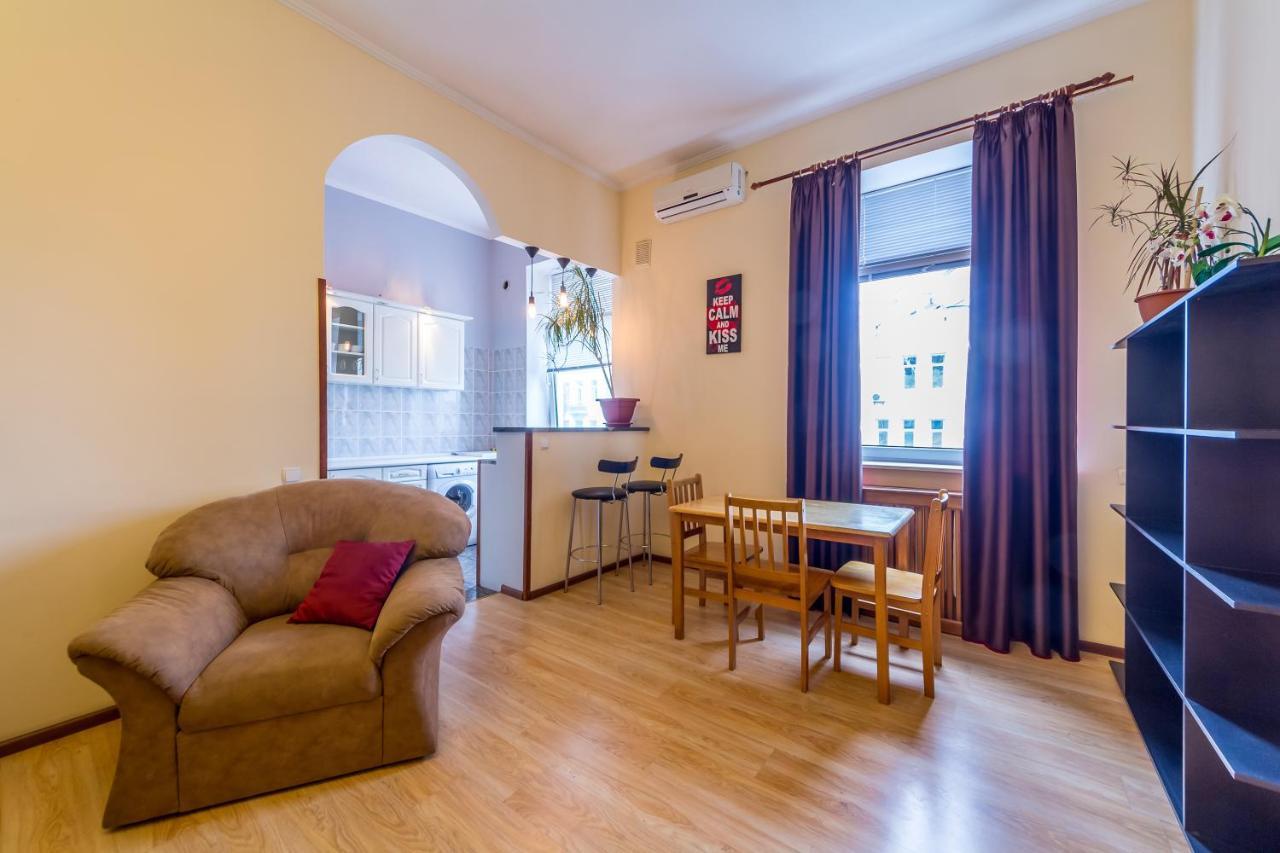 Apartments In The Center On Shota Rustaveli 키예프 외부 사진