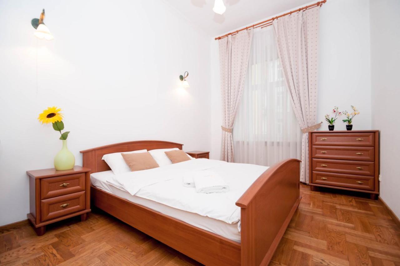 Apartments In The Center On Shota Rustaveli 키예프 외부 사진